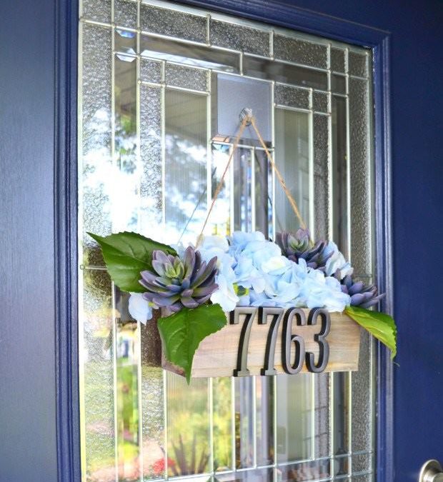 10 DIY Door Decors That Will Make Your Guests Feel Immediately At Home