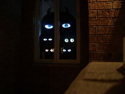 Thriller Night: 10 DIY Halloween Decors for Your Windows and Doors